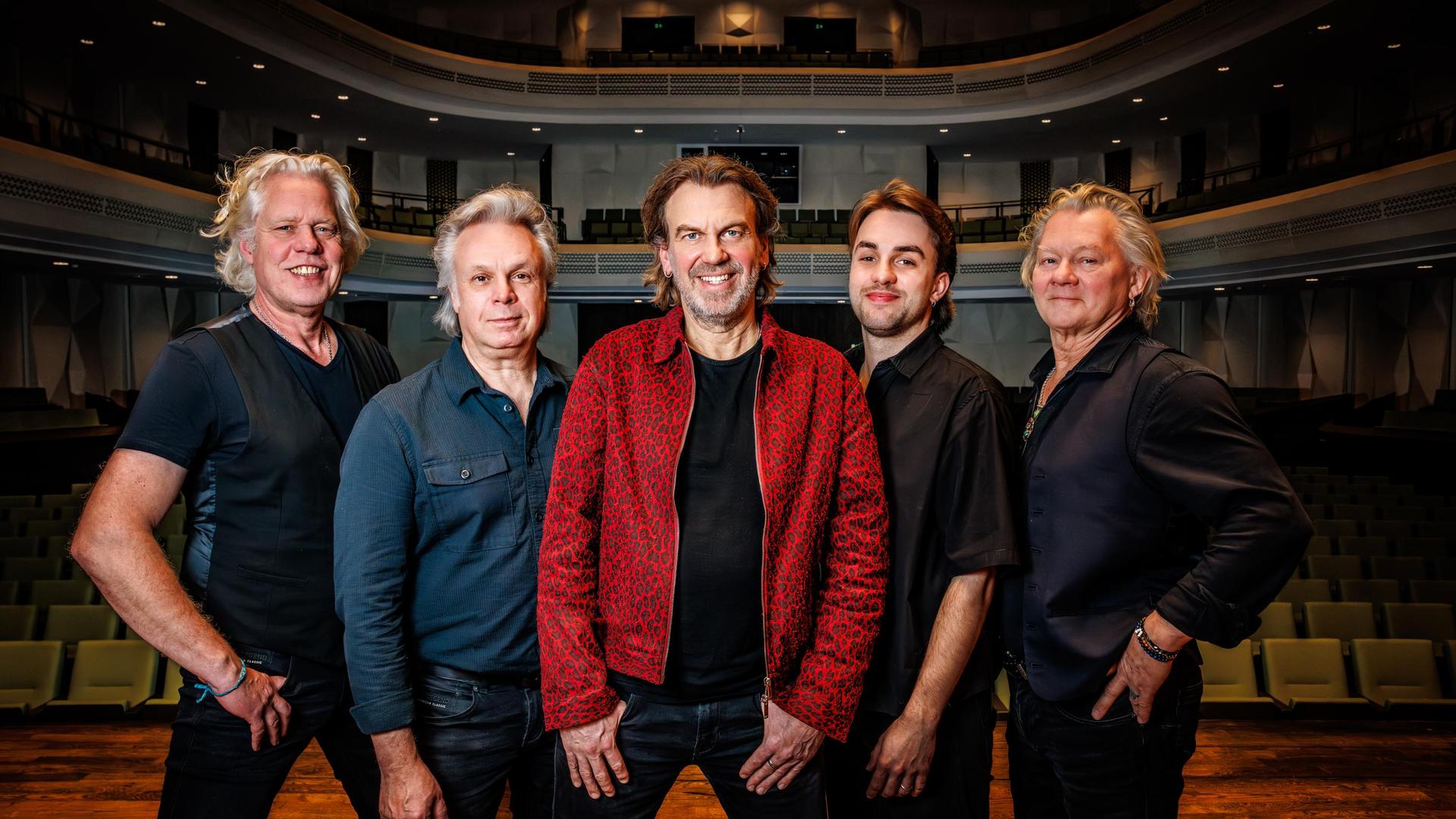 Coming on Strong, Promobeeld Coming On Strong