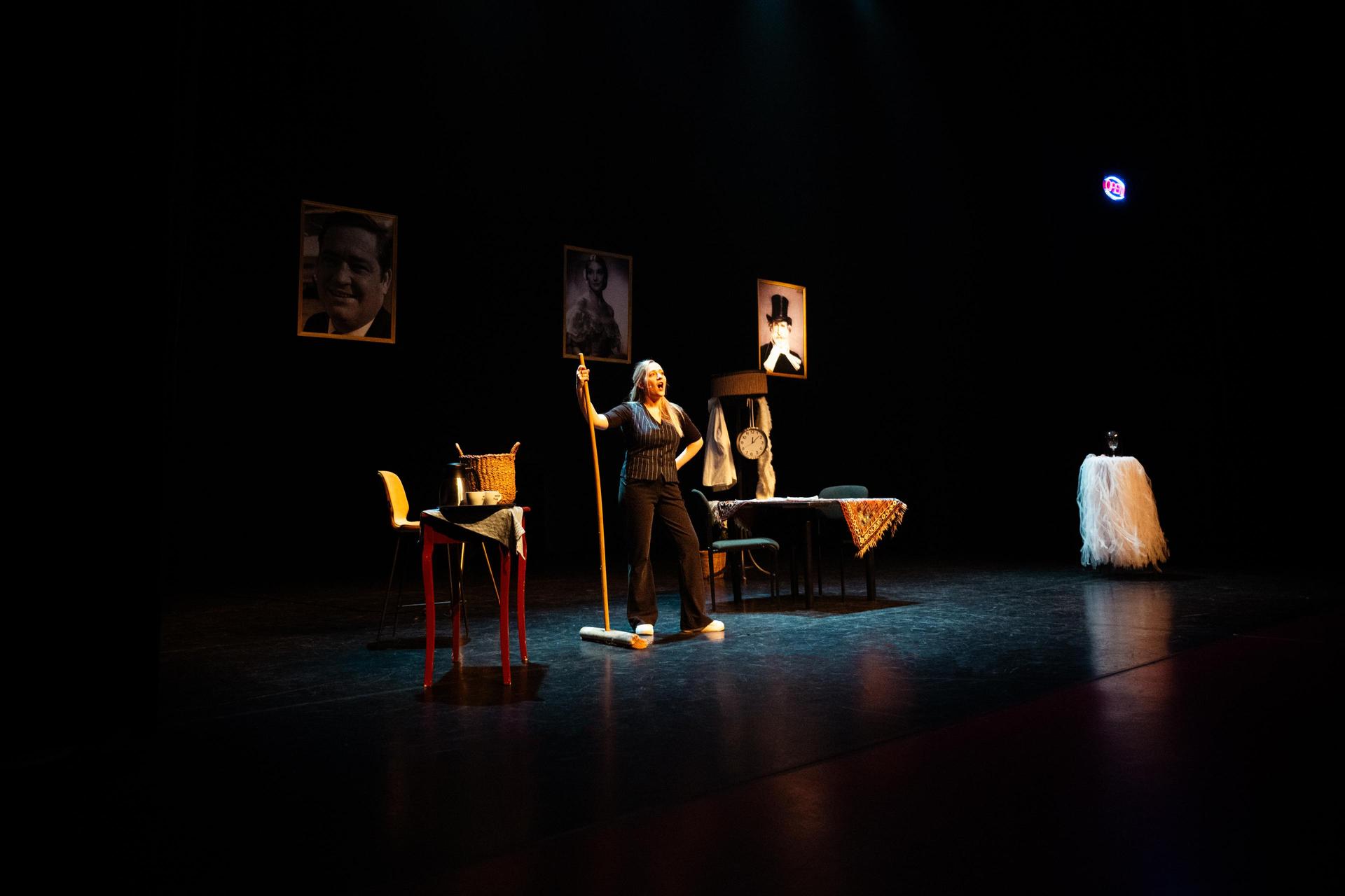 scènebeelden Celine Janssen - Operacafé