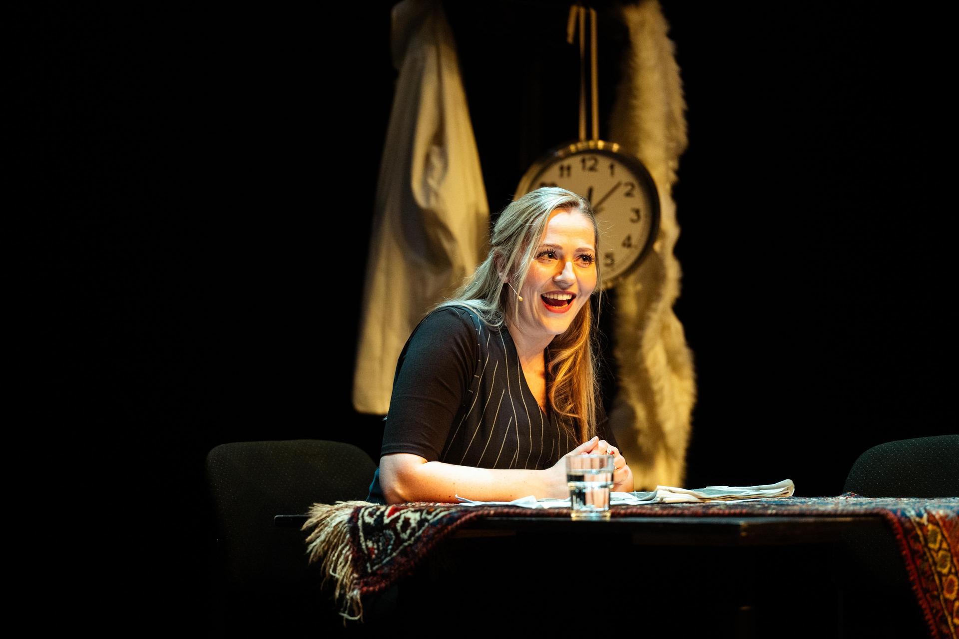 scènebeelden Celine Janssen - Operacafé