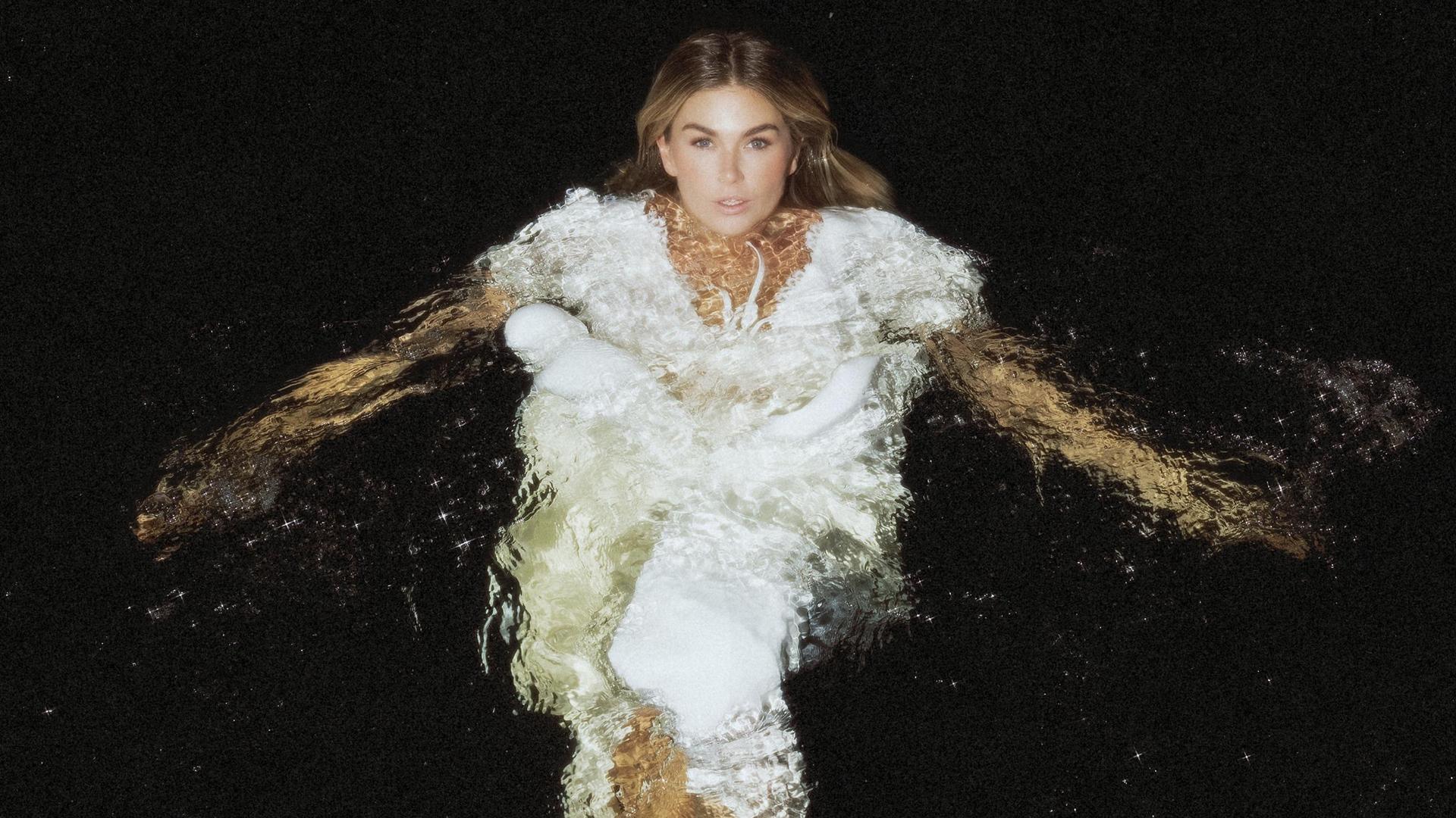 Roxeanne Hazes, Promotiefoto van Roxeanne Hazes - Met Heimwee