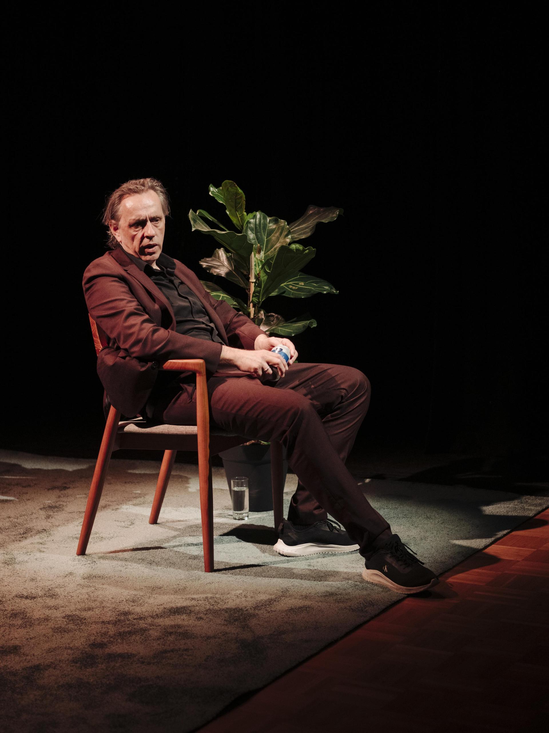 scènebeelden van Marcel van Roosmalen - Ik mag niet klagen