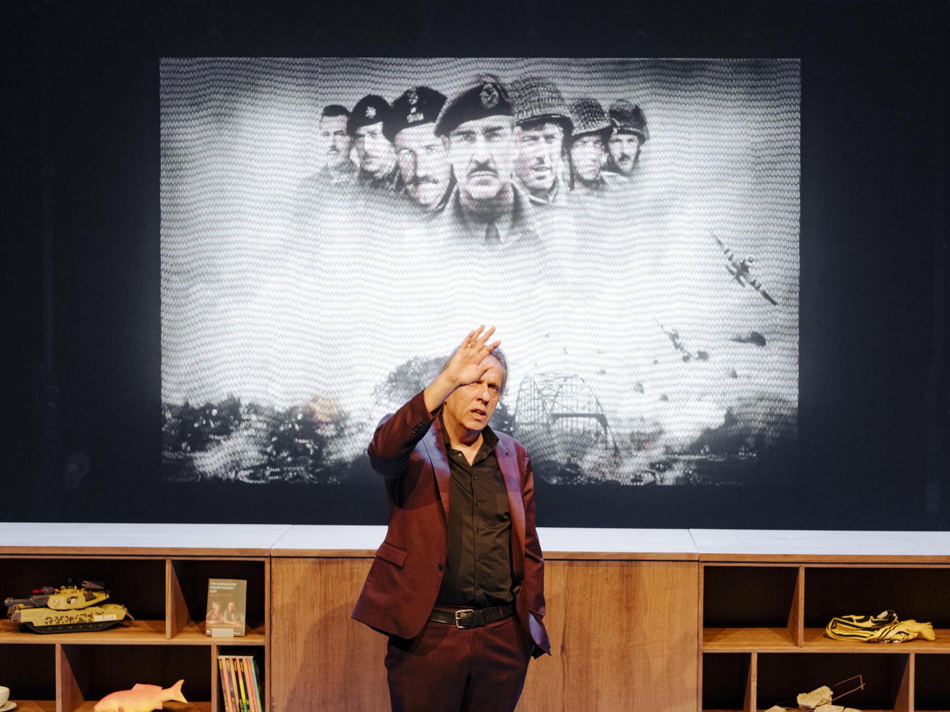 scènebeelden van Marcel van Roosmalen - Ik mag niet klagen