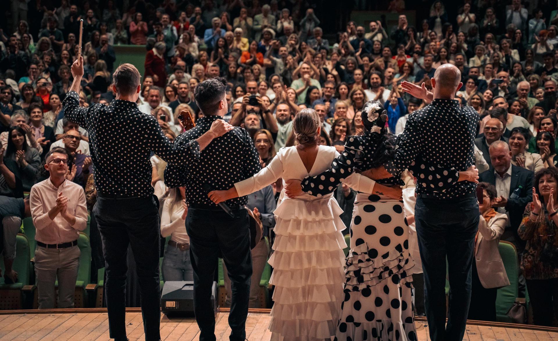 beelden Flamencomania op het podium