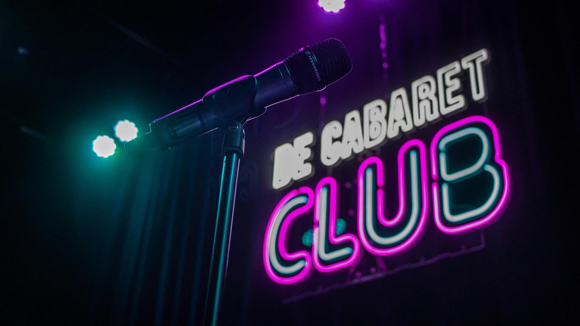 De Cabaret Club, Promotiebeeld De Cabaret Club met logo in Neonverlichting