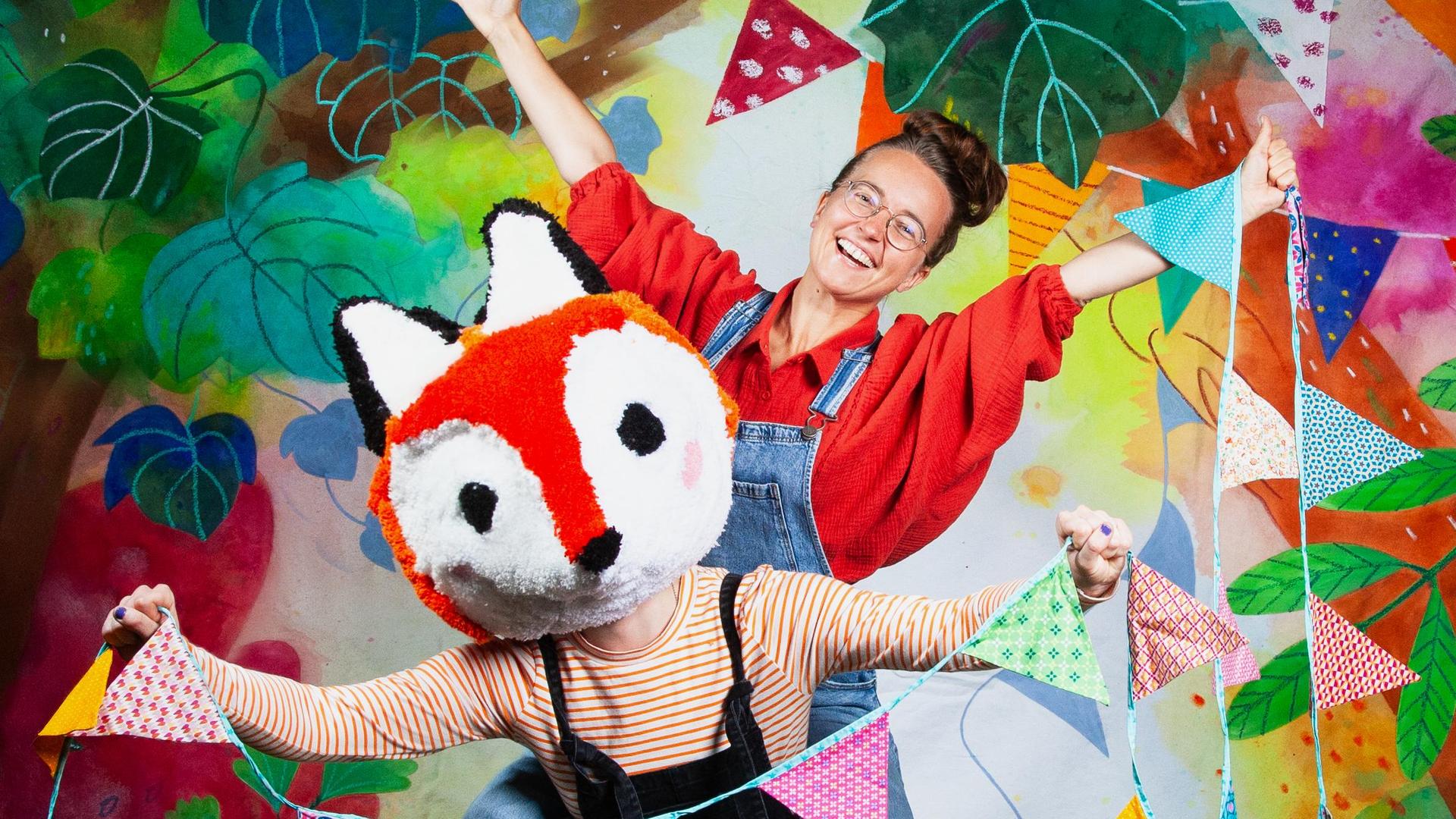Cadeautje (2+), Promotiefoto: Maskermeiden - Cadeautje
