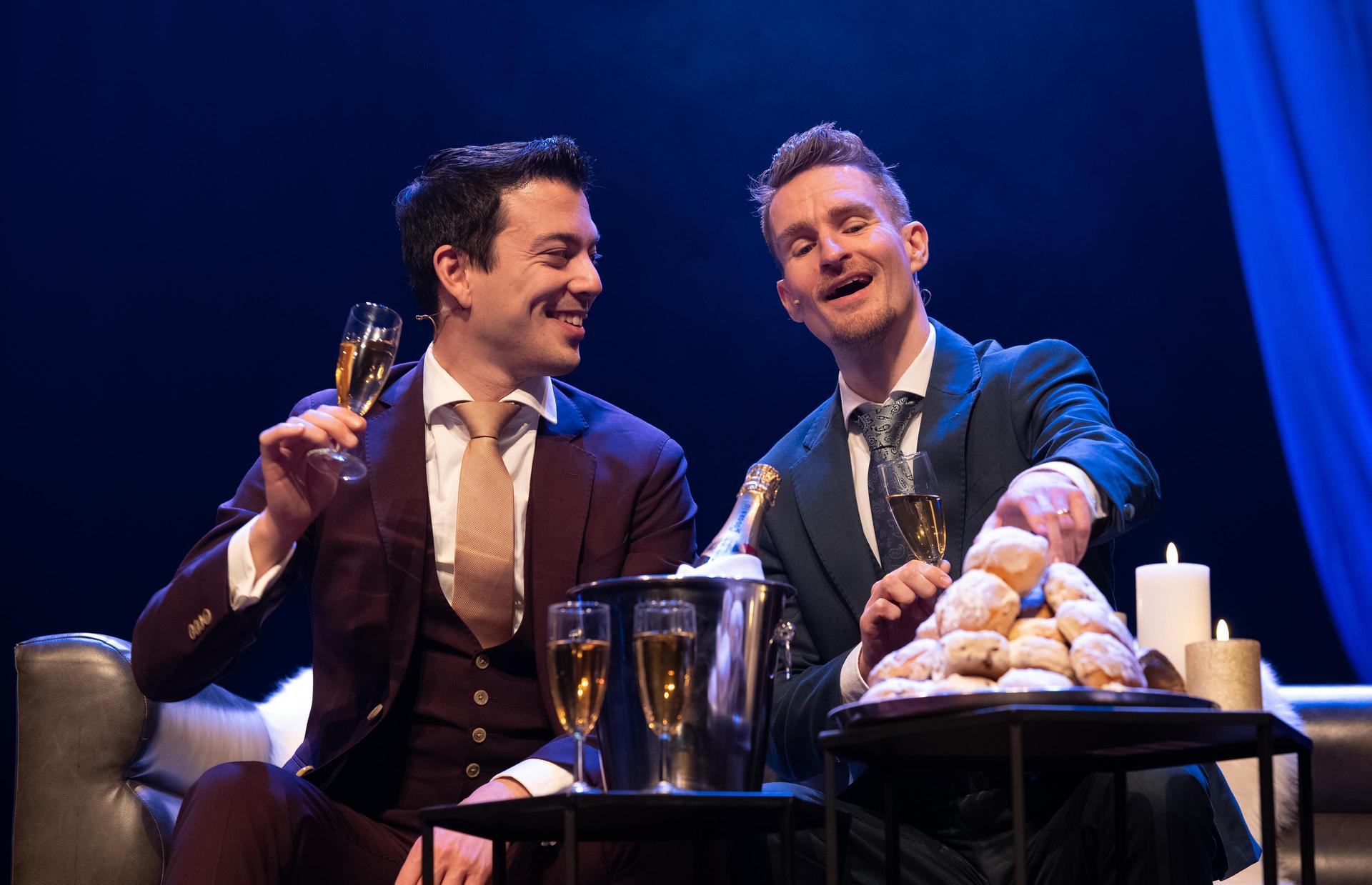 scènefoto's van Andries Tunru en Stefan Hendrikx oudejaarsshow