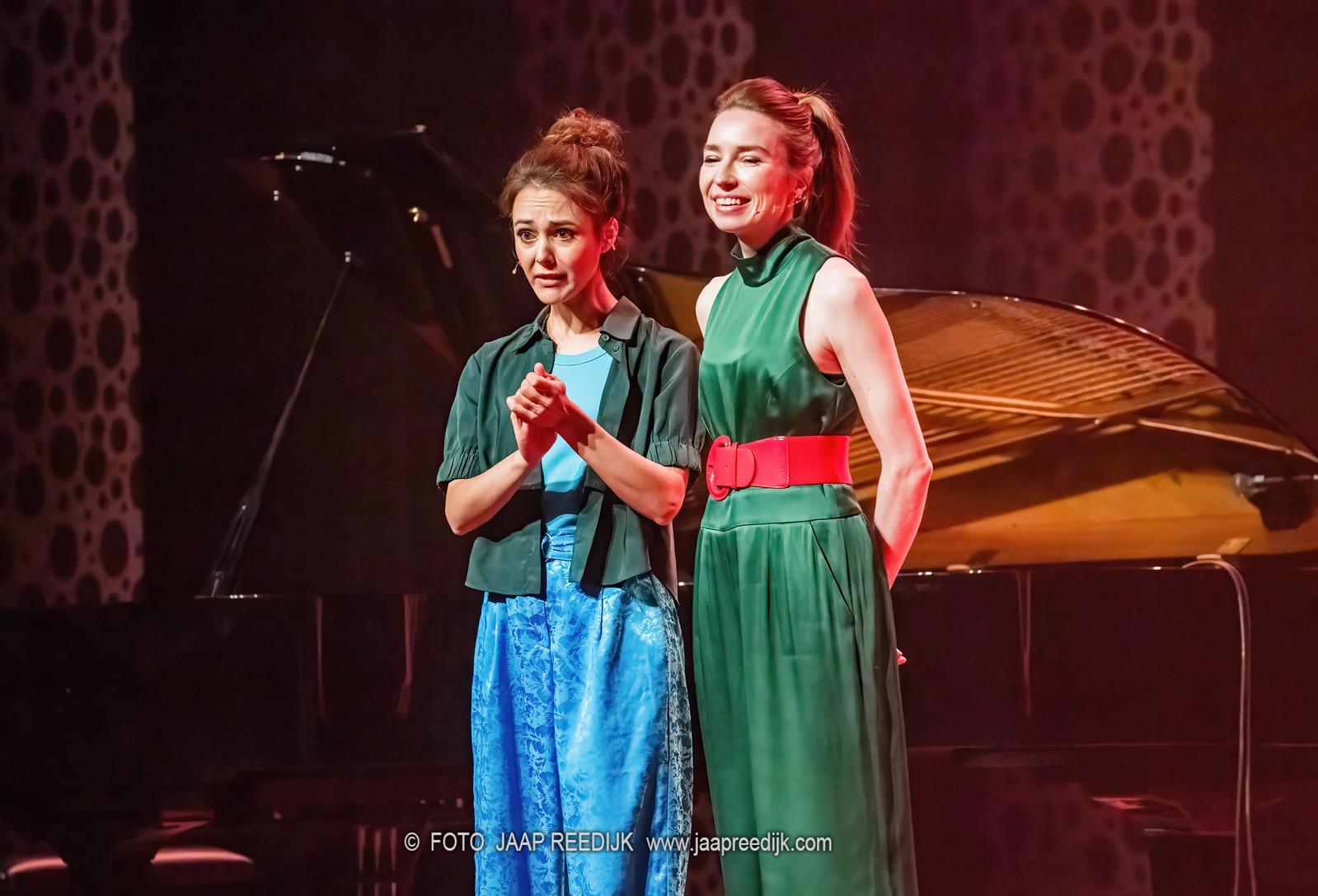 scenefoto's gemaakt tijdens seizoenspresentatie van Beth & Flo
