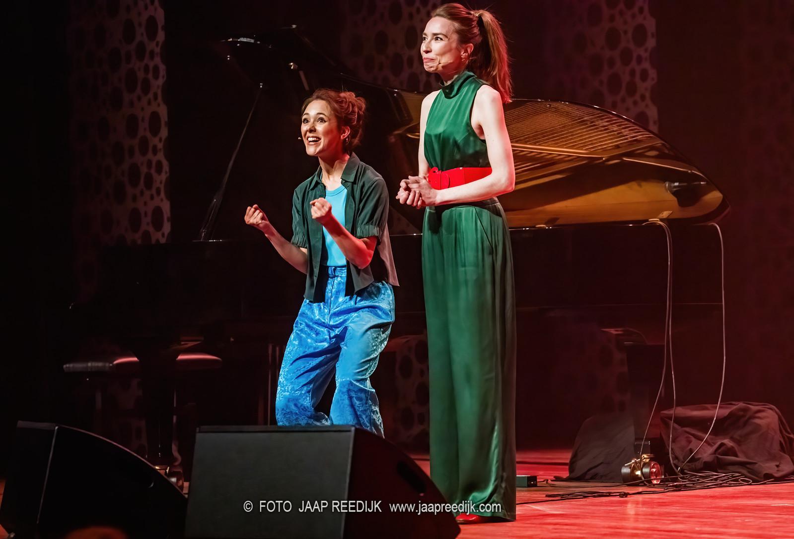 scenefoto's gemaakt tijdens seizoenspresentatie van Beth & Flo