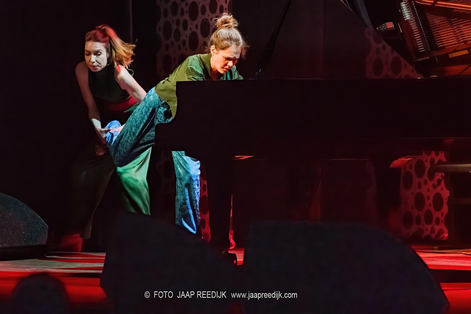 scenefoto's gemaakt tijdens seizoenspresentatie van Beth & Flo