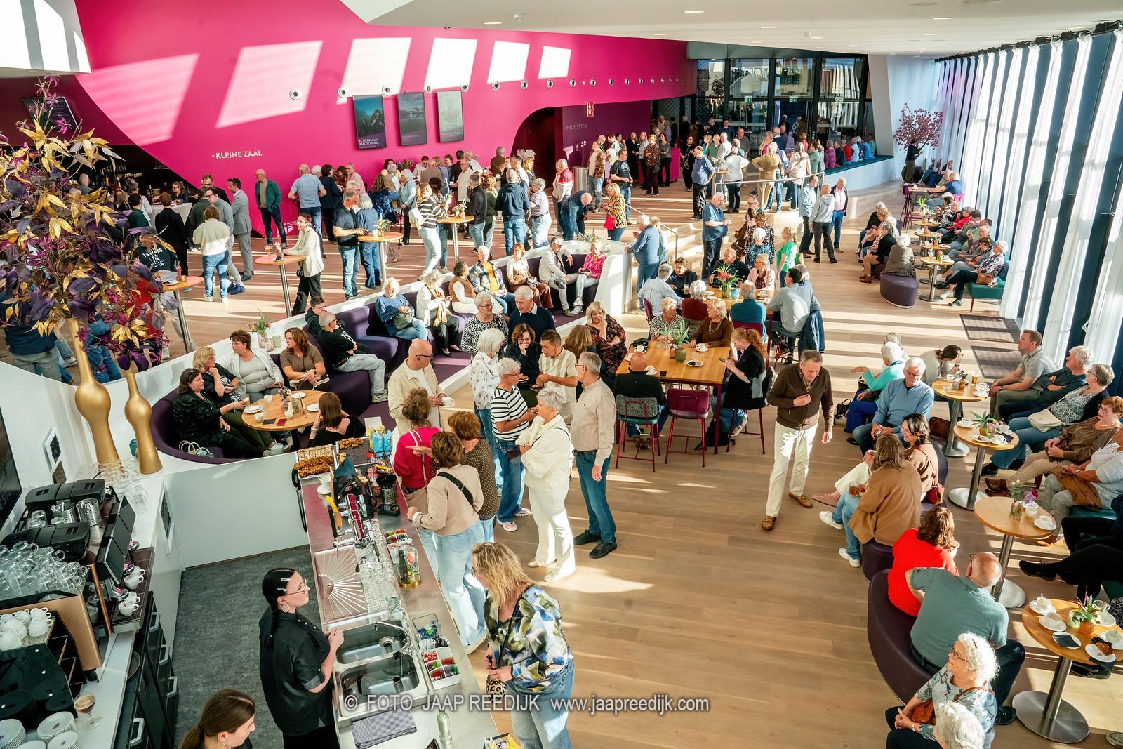 diverse foto's genomen tijdens seizoenspresentatie 2728