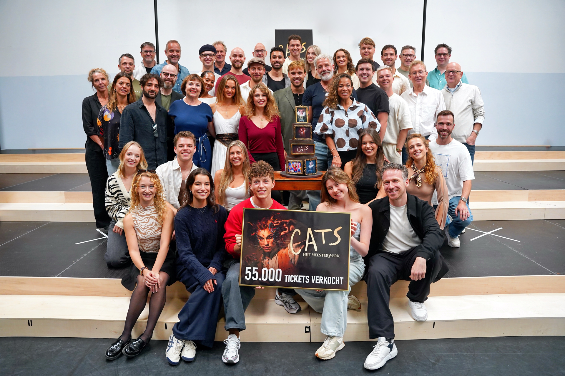 foto cast CATS met award 55.000 verkochte tickets