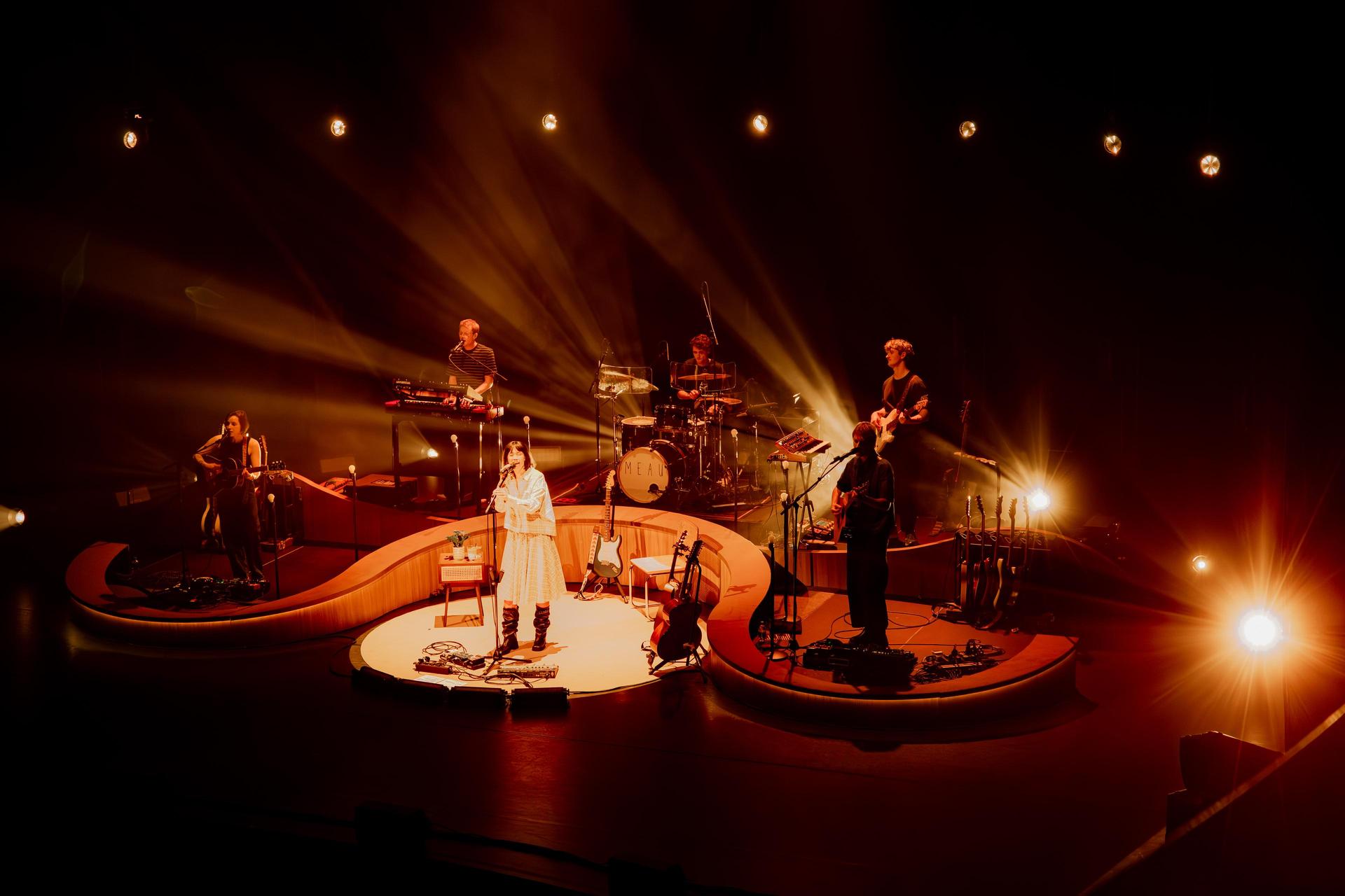 livebeelden van concert van Meau