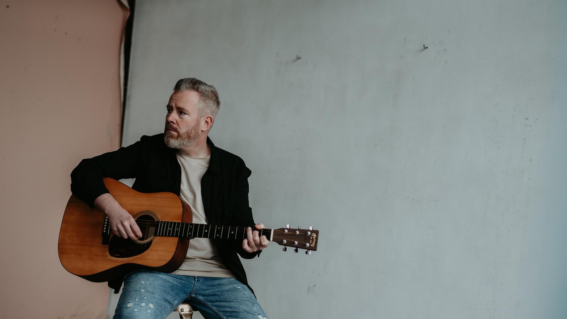Ed Struijlaart, Foto van Ed Struijlaart met gitaar in zijn handen