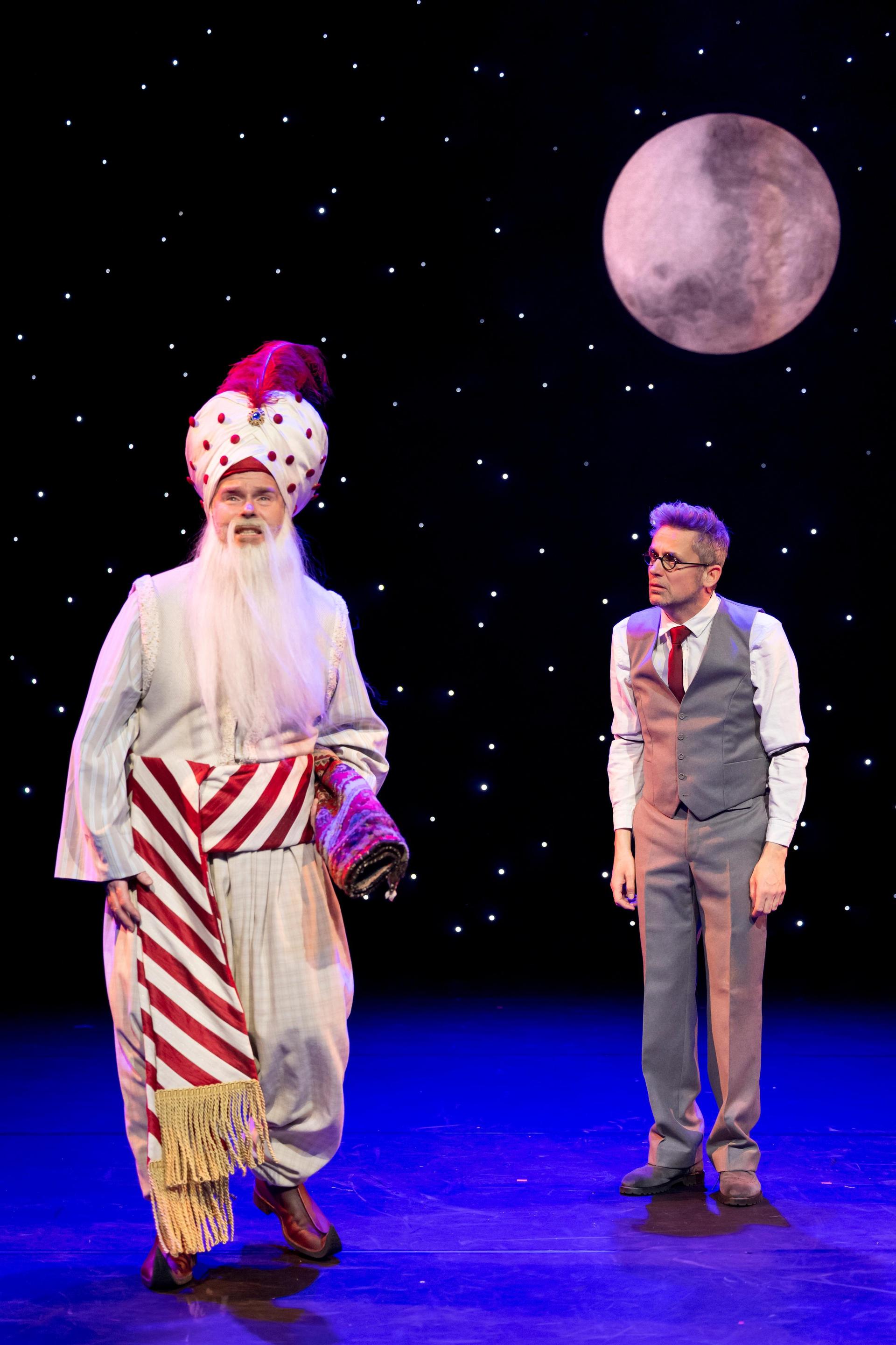 scènefoto Een nacht in de Efteling. De fakir en een acteur.