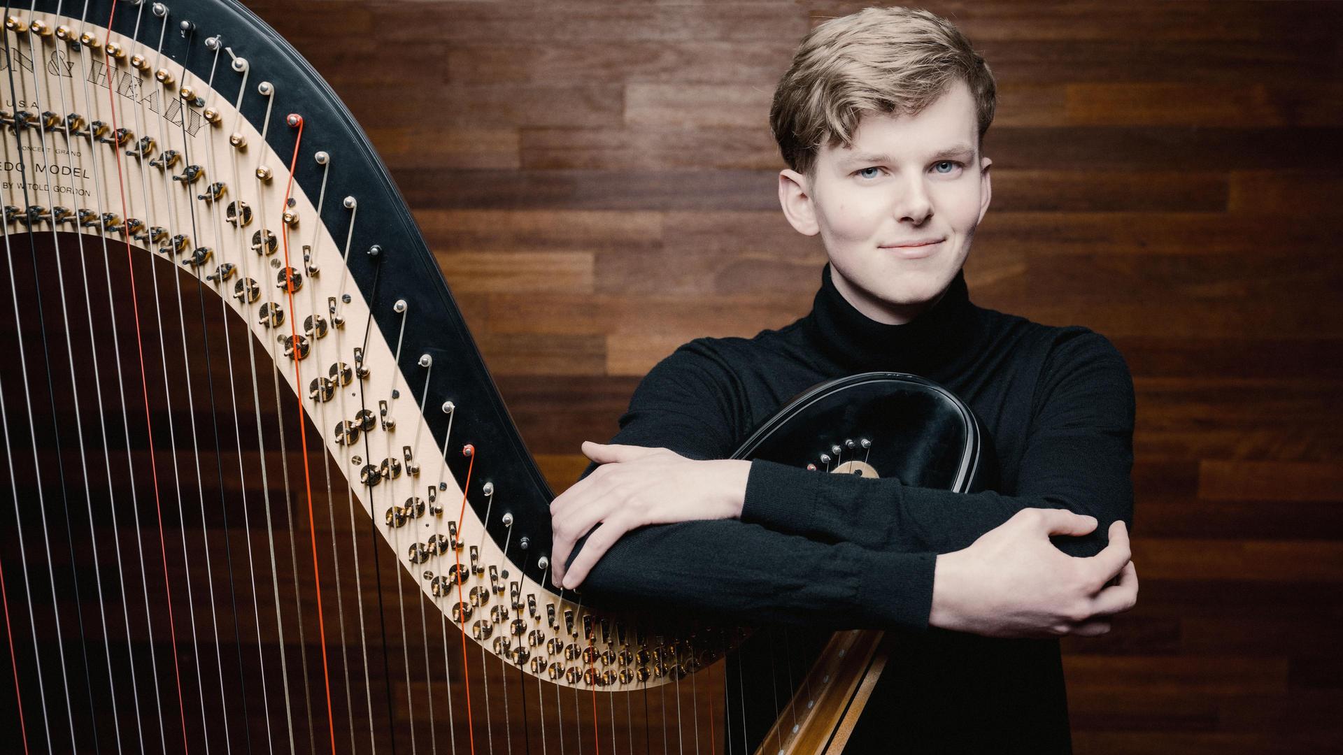 Joost Willemze Harp Solo, Foto Joost Willemze met zijn harp