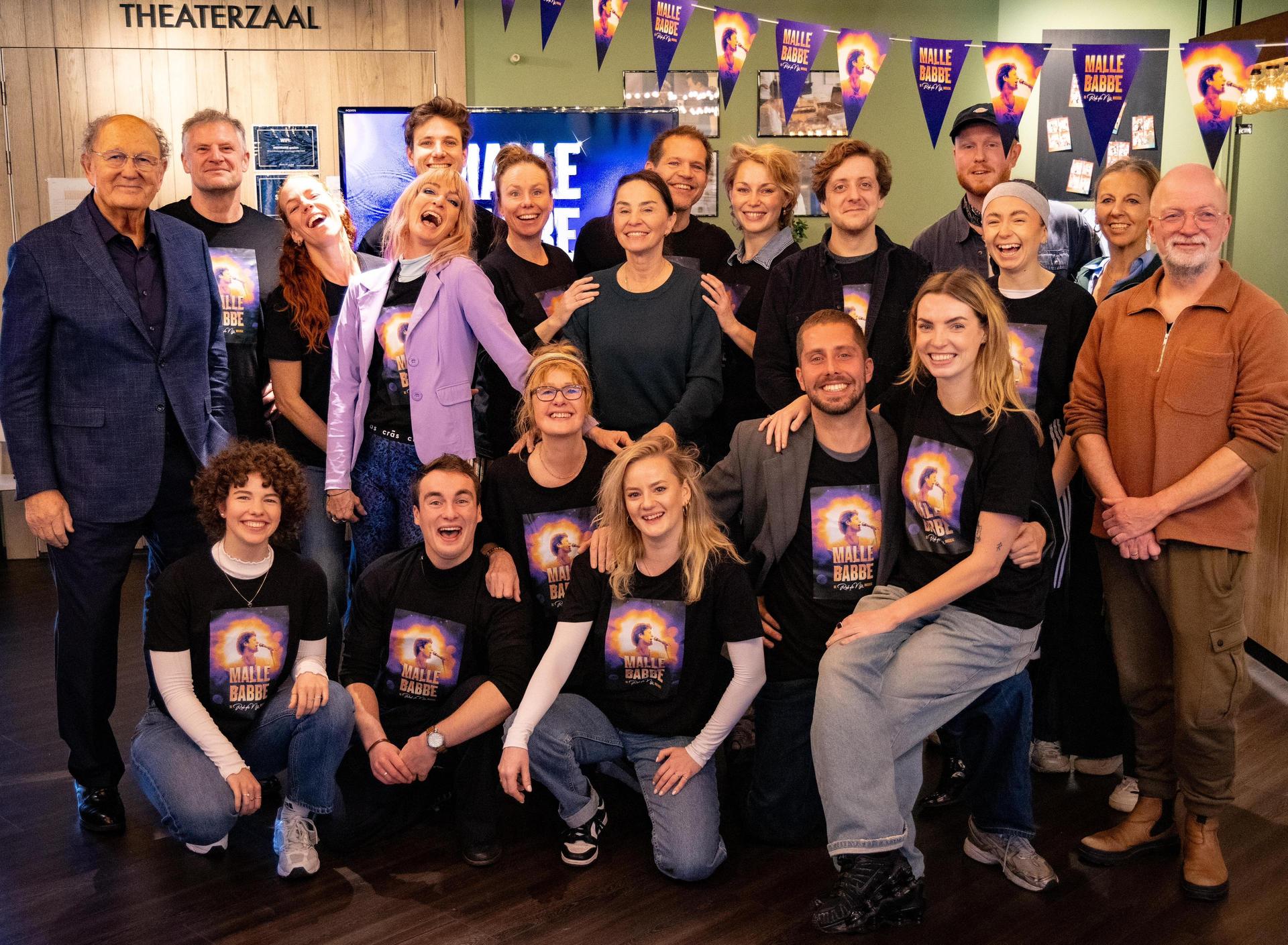 Groepsfoto cast en creatives Malle Babbe