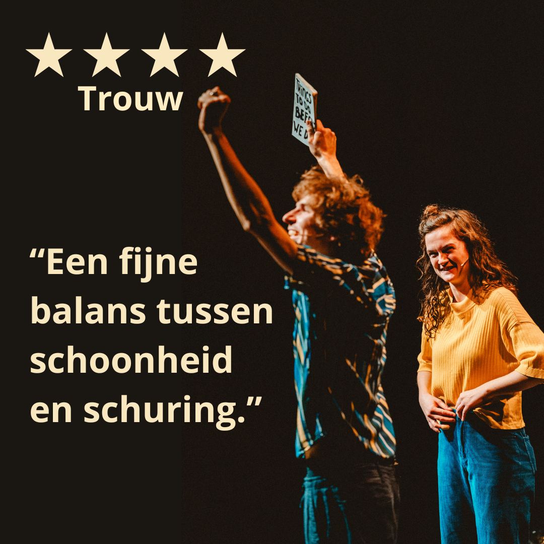 Severins en Van Velden op het podium samen met recensiequote van Theaterparadijs met 4 sterren