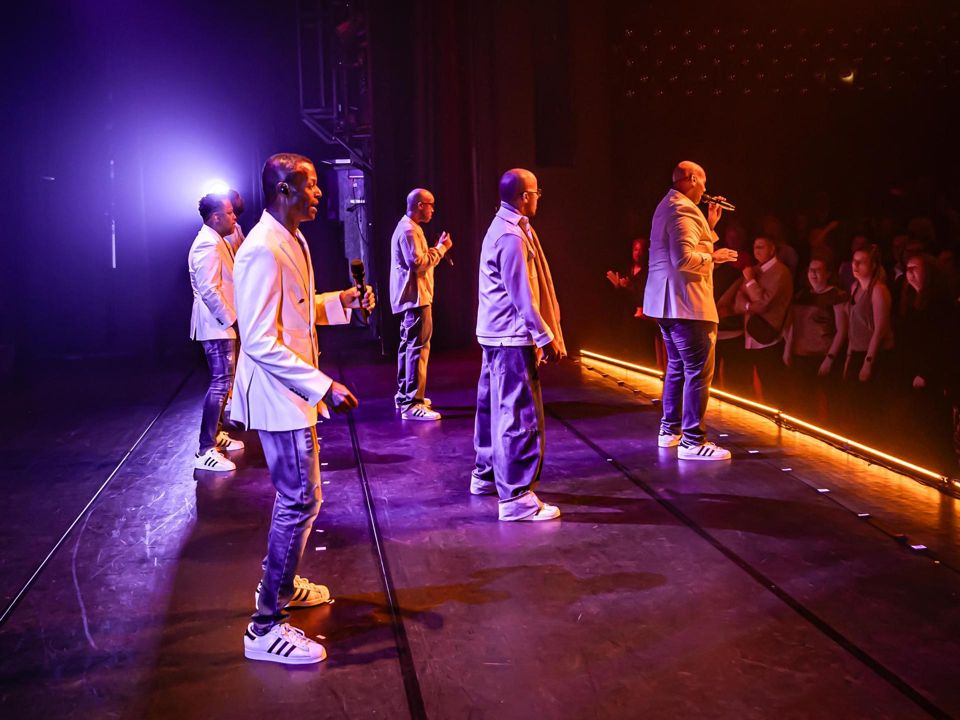 Foto van Re-Play en Romeo op het podium