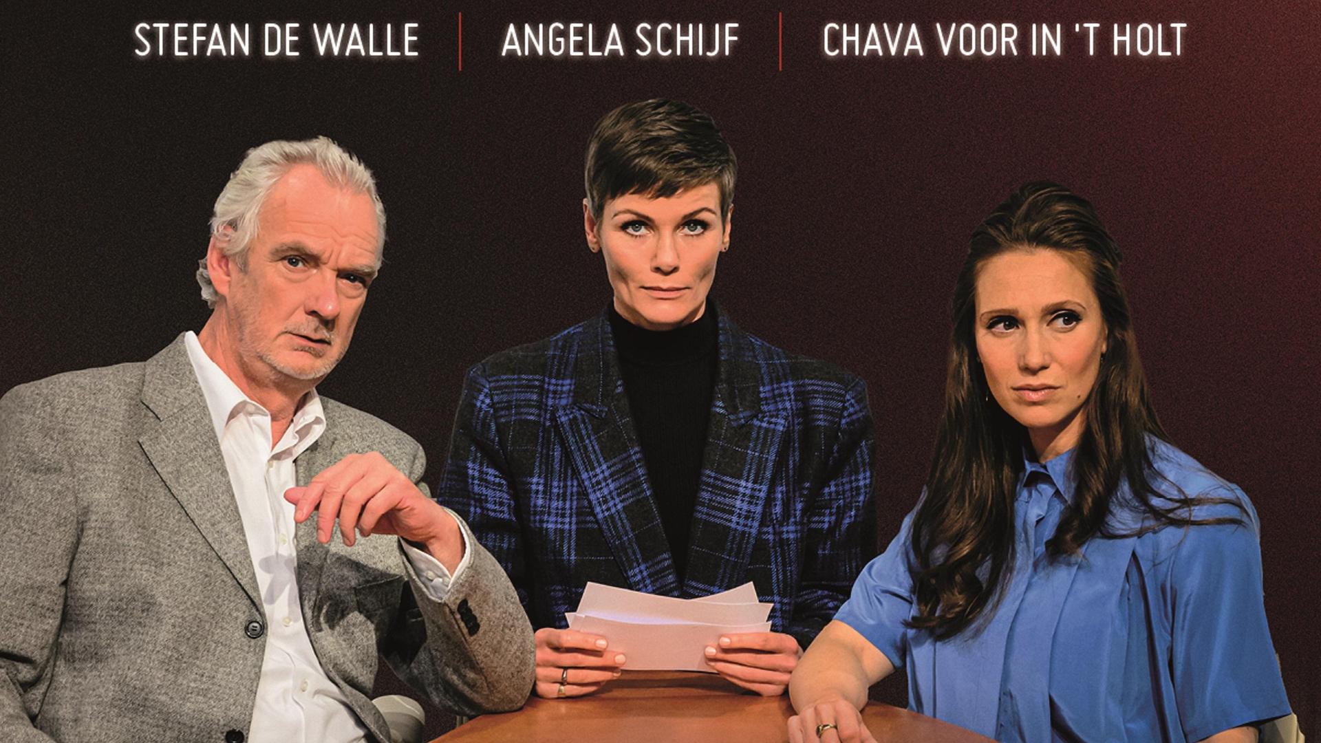 Promotiefoto met Angela Schijf, Stefan de Walle en Chava voor in 't Holt aan een tafel