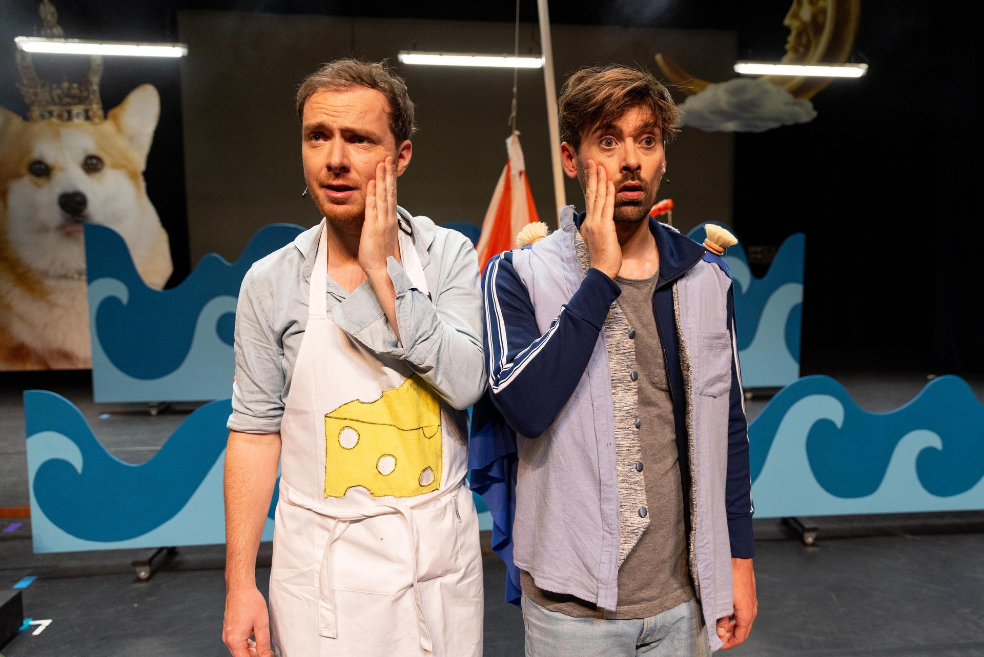 scènefoto van De Proefkeuken Theatershow met Pieter Hulst en Willem Voogd
