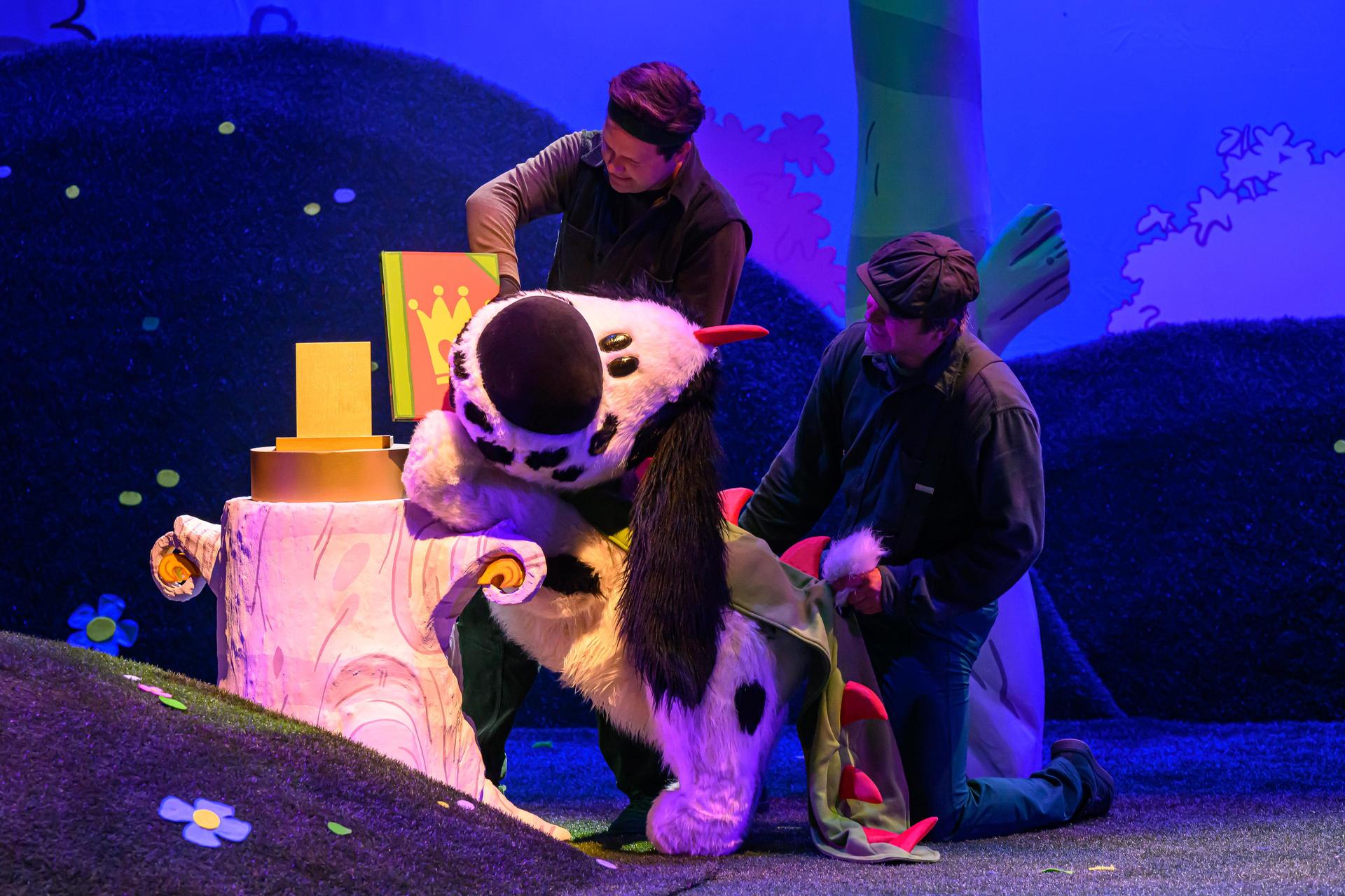 Scenefoto Woezel en Pip met poppen en acteurs
