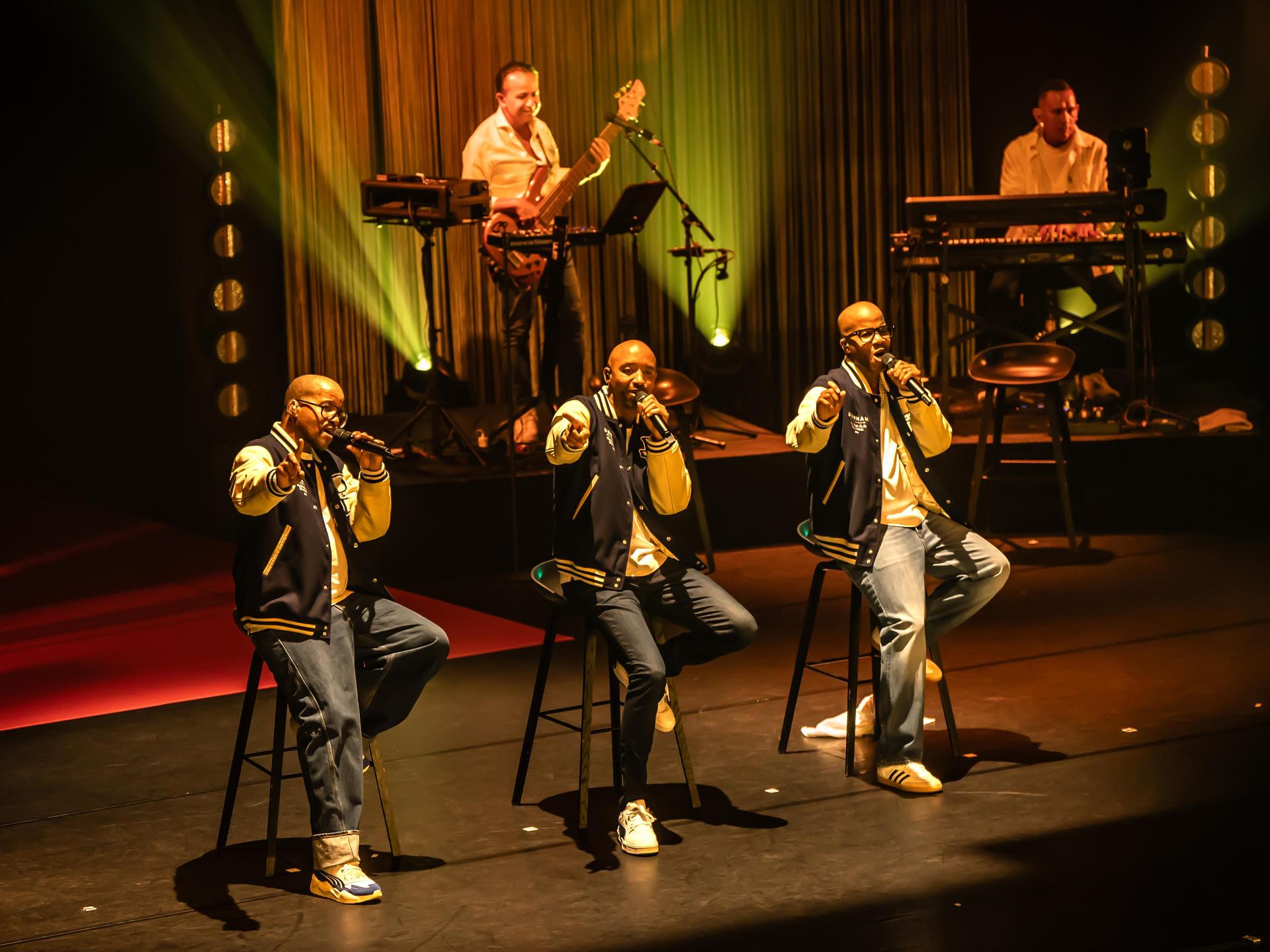 Foto van Re-Play en Romeo op het podium