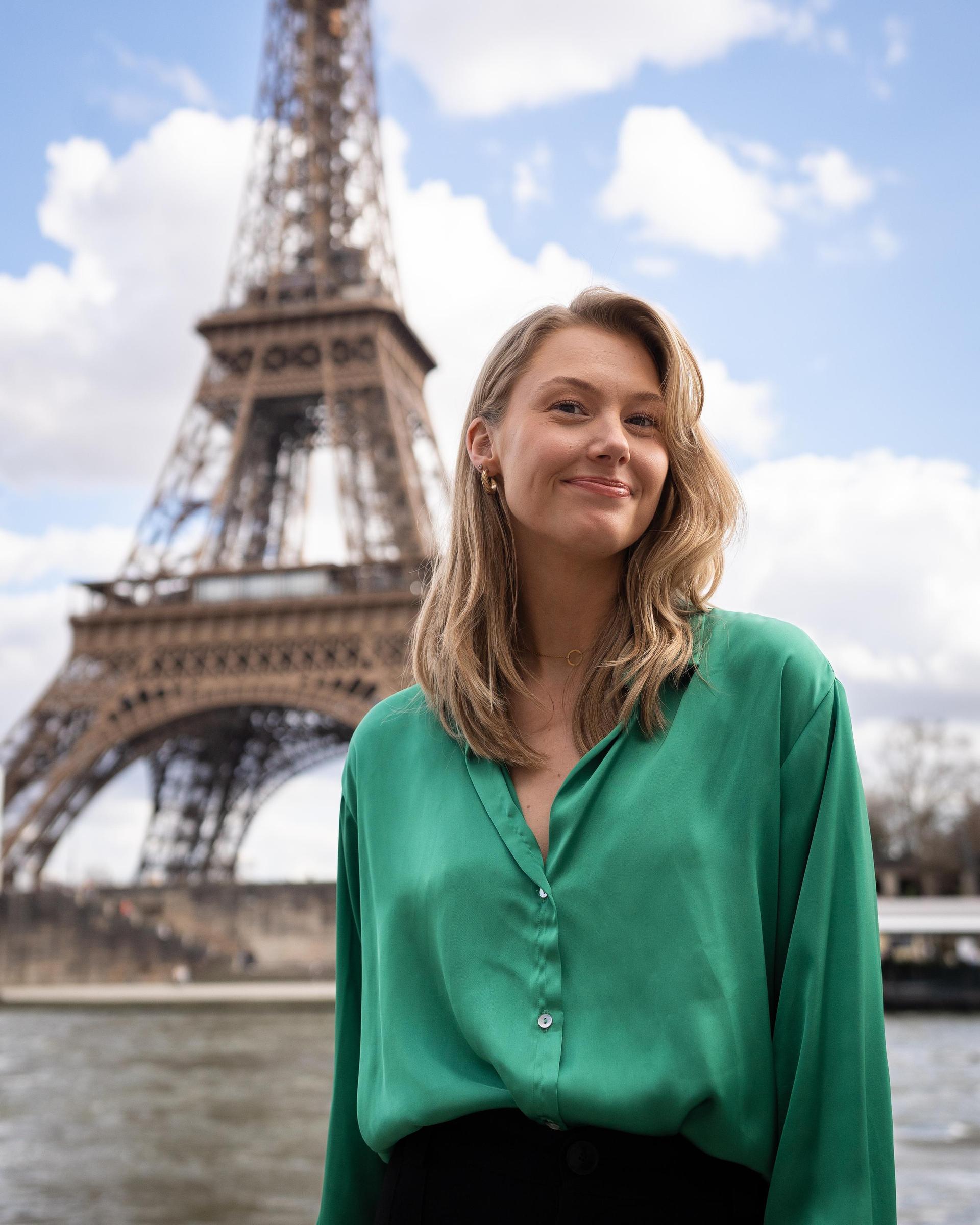 Castfoto Eiffel. Soraya Gerrits voor de Eiffeltoren