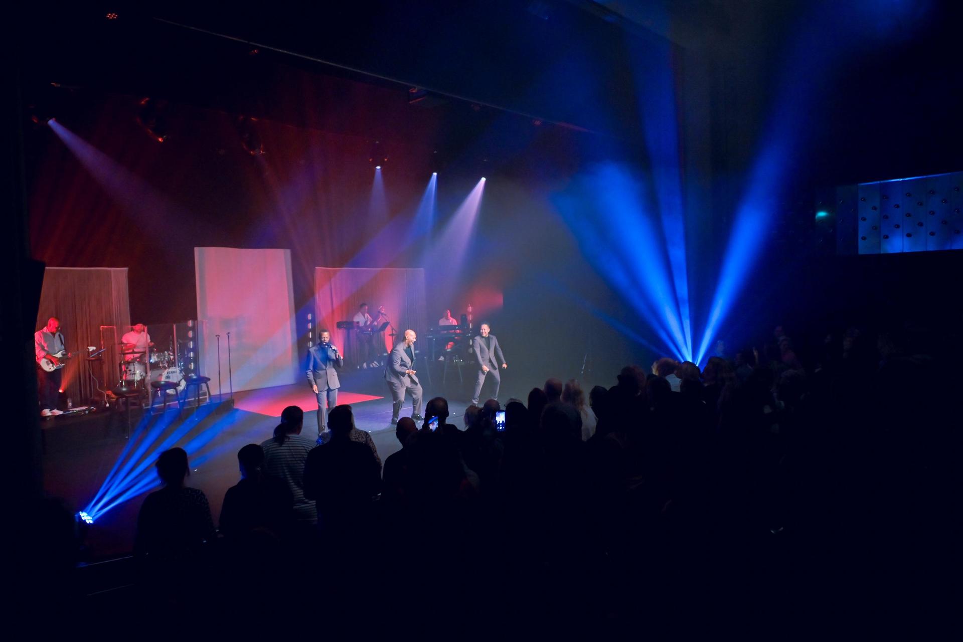 Foto van Re-Play en Romeo op het podium